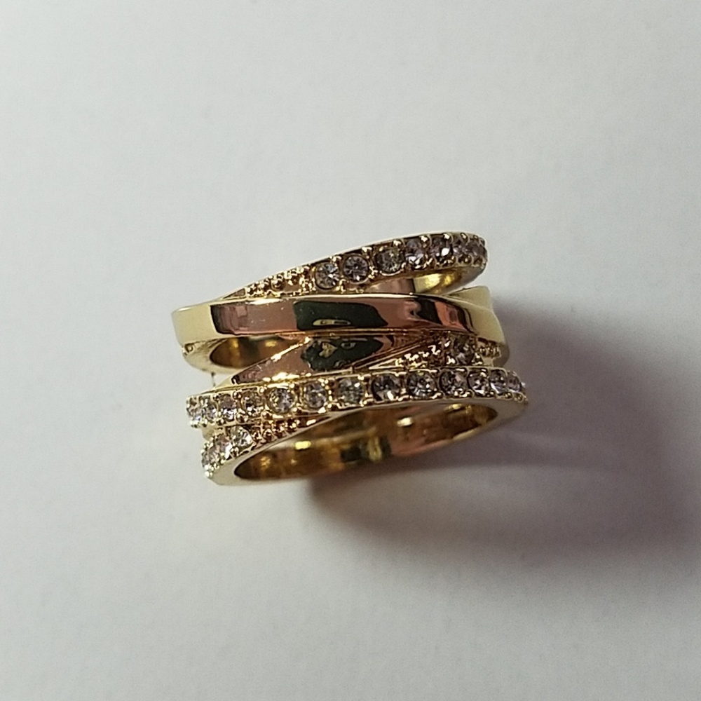 Gold tone ring with crystals